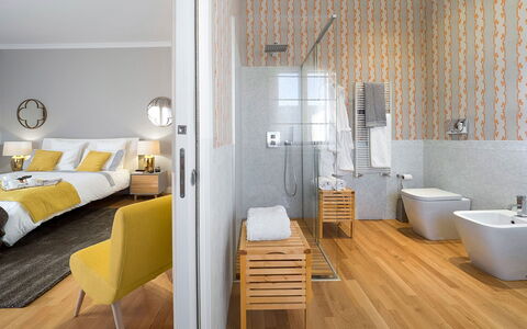 La Terrazza: Pavimentazione, Interior Design, Pavimento, Mobilia, Idraulico Fixture, Camera, Bagno, Lavello, Idraulico, Piastrella