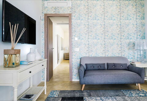 Villa Federica: Blu, Mobilia, Interior Design, Pavimentazione, Pavimento, Tessile, Tavolo, Camera, Soggiorno, Casa