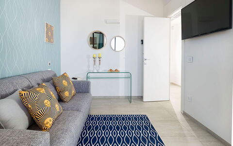 Thyme: Mobilia, Interior Design, Pavimentazione, Pavimento, Parete, Divano, Legna, Camera, Casa, Soggiorno