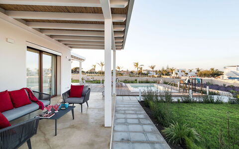 Villa Orietta: Ricorrere, Mobili Da Esterno, Piscina, Estate, Shade, Landscaping, Eco Hotel, Hacienda, Struttura Esterna, Villa