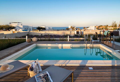 Villa Orietta: Piscina, Ricorrere, Mobili Da Esterno, Materiale Composito, Eco Hotel, Lettino, Shade, Sedia, Villa, Hotel