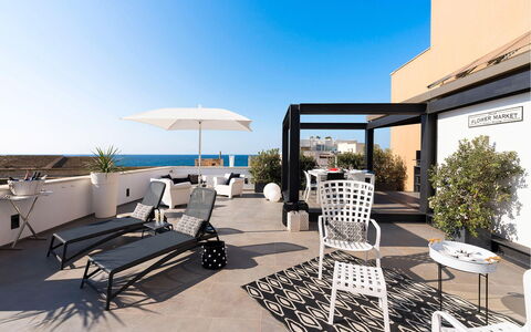 Dimora Simona: Mobilia, Sedia, Mobili Da Esterno, Appartamento, Interior Design, Tavolo, Ricorrere, Balcone, Shade, Terrazza