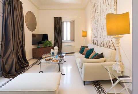Dimora Simona: Mobilia, Interior Design, Pavimentazione, Pavimento, Tavolo, Soggiorno, Camera, Divano, Tessile, Soffitto