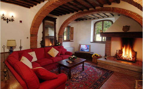 Villa Montichiello: Mobilia, Interior Design, Parete, Pavimentazione, Divano, Soffitto, Camera, Pavimento, Soggiorno, Casa