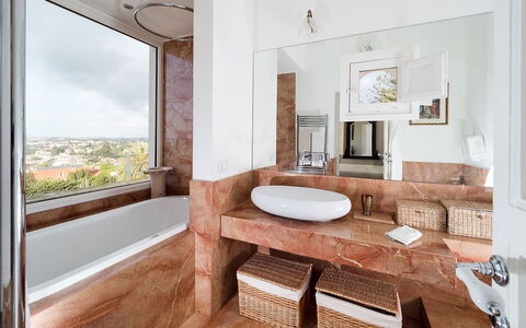 The Flower Garden: Interior Design, Parete, Pavimentazione, Pavimento, Idraulico Fixture, Bagno, Camera, Casa, Rubinetto, Mobilia