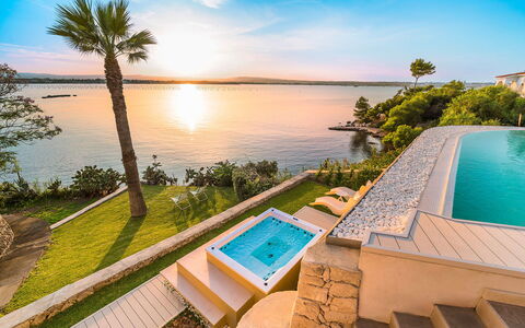 Sea Art Villa: Blu, Acqua, Corpo D'Acqua, Piscina, Costiera E Morfologie Oceanic, Ricorrere, Costa, Mare, Lago, Tempo Libero