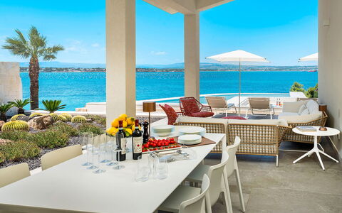 Sea Art Villa: Mobilia, Sedia, Ricorrere, Tavolo, Mobili Da Esterno, Appartamento, Mare, Shade, Eco Hotel, Balcone