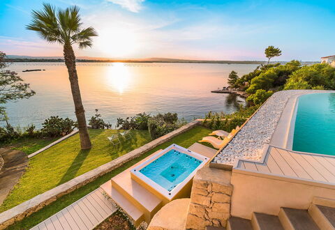 Sea Art Villa: Blu, Acqua, Corpo D'Acqua, Piscina, Costiera E Morfologie Oceanic, Ricorrere, Costa, Mare, Lago, Tempo Libero