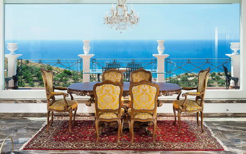 Blue Star Villa: Mobilia, Interior Design, Sedia, Tavolo, Pavimentazione, Pavimento, Sala Da Pranzo, Illuminazione, Camera, Soggiorno