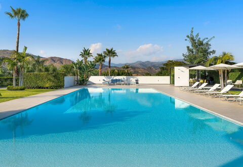 Villa Inga: Blu, Piscina, Ricorrere, Mobili Da Esterno, Eco Hotel, Shade, Tempo Libero, Lettino, Sedia