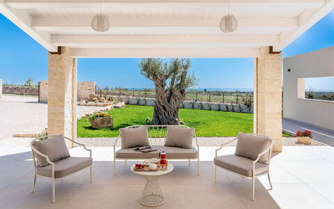 Villa Bruna: Mobilia, Mobili Da Esterno, Sedia, Tavolo, Tavolo Esterno, Shade, Terrazza, Tavolino Da Caffè, Giardino, Bracciolo