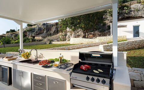 Villa Silvia: Cucina, Apparecchio Major, Elettrodomestico Da Cucina, Cucina Stufa, Stufa A Gas, Controsoffitto, Stufa, Elettrodomestico, Pianta Della Casa, Sedia