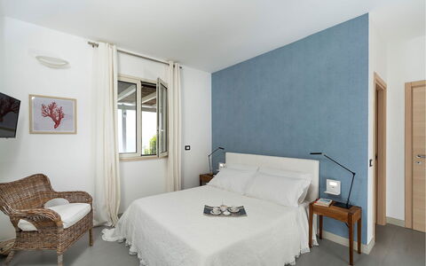 Villa Sea Star: Mobilia, Parete, Interior Design, Camera Da Letto, Legna, Pavimento, Letto, Pavimentazione, Tessile, Soffitto