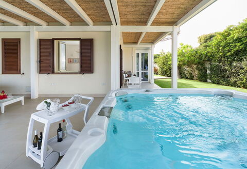 Villa Sea Star: Ricorrere, Tempo Libero, Mobili Da Esterno, Shade, Eco Hotel, Sedia, Struttura Esterna, Piscina, Villa, Estate