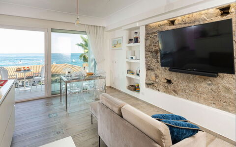 Casa Light Blu: Mobilia, Interior Design, Pavimentazione, Pavimento, Mare, Appartamento, Costa, Camera, Soggiorno, Oceano