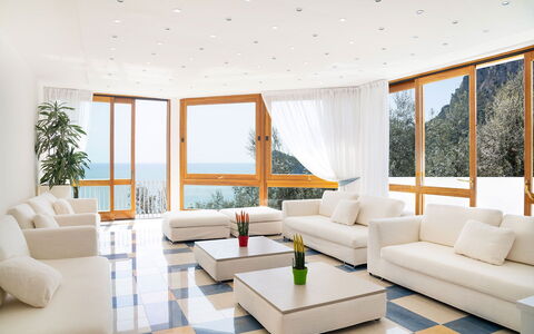Relais Nike: Mobilia, Interior Design, Pavimentazione, Pavimento, Divano, Soggiorno, Legna, Soffitto, Camera, Tavolo