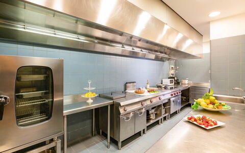 Relais Nike: Cucina, Elettrodomestico Da Cucina, Controsoffitto, Apparecchio Major, Illuminazione, Cucina Stufa, Cibo, Stufa, Soffitto