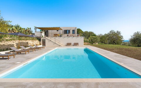 Villa Arcobaleno: Blu, Piscina, Ricorrere, Eco Hotel, Tempo Libero, Estate, Mobili Da Esterno, Resort Citta ', Villa, Tropici