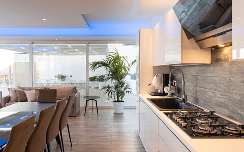 Villa Montallegro: Mobilia, Interior Design, Cucina, Controsoffitto, Pavimentazione, Legna, Pavimento, Elettrodomestico Da Cucina, Soffitto, Apparecchio Major