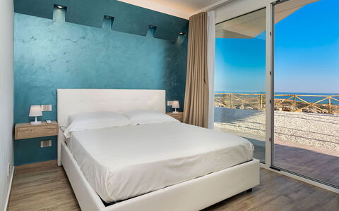 Villa Montallegro: Mobilia, Camera Da Letto, Legna, Interior Design, Pavimento, Letto, Pavimentazione, Bedding, Lenzuolo, Telaio Del Letto