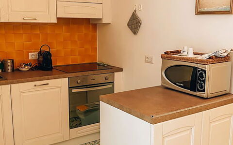 San Sebastiano: Pavimentazione, Legna, Pavimento, Interior Design, Cucina, Cabinetry, Mobilia, Controsoffitto, Elettrodomestico Da Cucina, Apparecchio Major