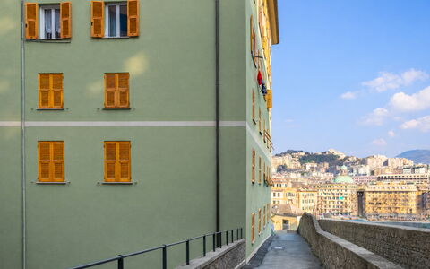 Da Federico, Apartment Genova Brignole: Blu, Giorno, Parete, Costruzione, Appartamento, Facciata, Quartiere, Architettura, Zona Residenziale, Urban Design