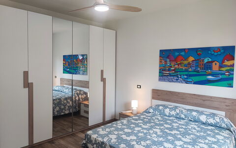 Casa Nadia: Mobilia, Camera Da Letto, Interior Design, Letto, Pavimento, Pavimentazione, Lenzuolo, Tessile, Bedding, Camera