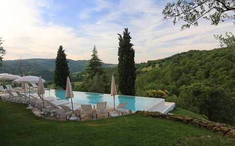 Borgo di San Biagio: Albero, Estate, Paesaggio, Piscina, Hill Station, Mobili Da Esterno, Landscaping, Larice, Eco Hotel