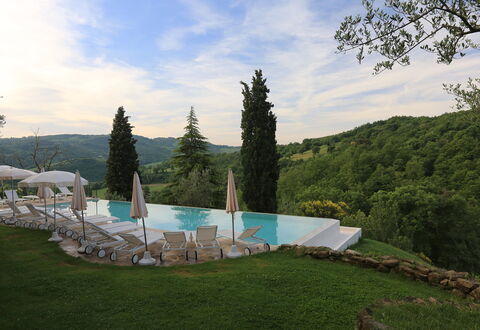Borgo di San Biagio: Albero, Estate, Paesaggio, Piscina, Hill Station, Mobili Da Esterno, Landscaping, Larice, Eco Hotel