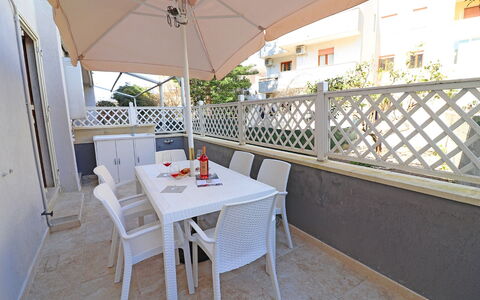Luisa: Pavimentazione, Pavimento, Mobilia, Mobili Da Esterno, Sedia, Tavolo Esterno, Balcone, Shade, Cucina & Sala Da Pranzo Tavolo, Color Legno