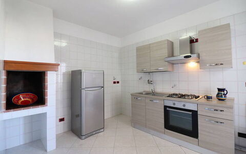 Ludovica: Pavimentazione, Cucina, Interior Design, Apparecchio Major, Legna, Pavimento, Elettrodomestico Da Cucina, Cabinetry, Controsoffitto, Camera