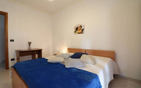 Ludovica: Mobilia, Pavimento, Interior Design, Letto, Pavimentazione, Camera Da Letto, Legna, Camera, Lenzuolo, Soffitto