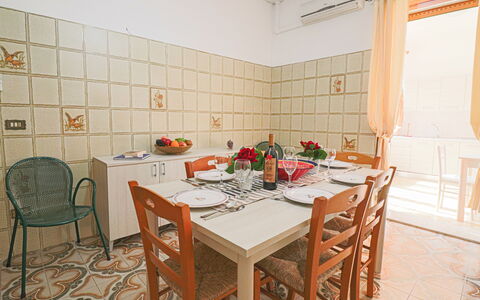 Isabel: Pavimentazione, Mobilia, Interior Design, Pavimento, Cucina & Sala Da Pranzo Tavolo, Tavolo, Sala Da Pranzo, Sedia, Camera, Soffitto
