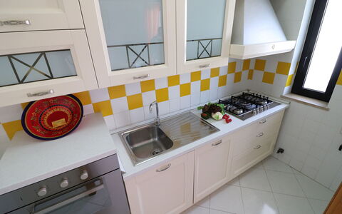 Gio: Cucina, Cucina Stufa, Apparecchio Major, Elettrodomestico Da Cucina, Controsoffitto, Stufa, Legna, Pavimentazione, Stufa A Gas, Interior Design