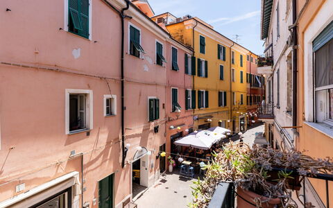 Milena: Cittadina, Quartiere, Appartamento, Urban Design, Strada, Vaso Di Fiori, Balcone, Pianta Della Casa, Vicolo