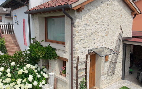 La Casetta dei Palù, Valdobbiadene: Parete, Casa, Casa, Zona Residenziale, Porta, Tetto, Villetta, Vaso Di Fiori, Giardino