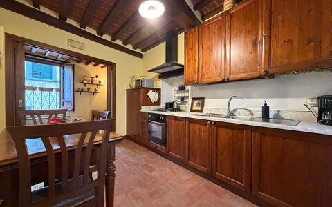 Terrazzino Margherita: Interior Design, Cucina, Controsoffitto, Pavimentazione, Mobilia, Legna, Cabinetry, Soffitto, Pavimento, Credenza