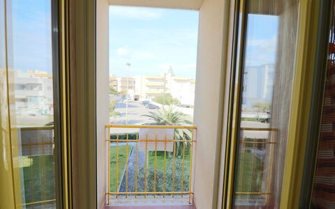 Lucia: Legna, Color Legno, Appartamento, Balcone, Bicchiere, Latifoglie, Modanatura, Colonna, Vernice, Corrimano
