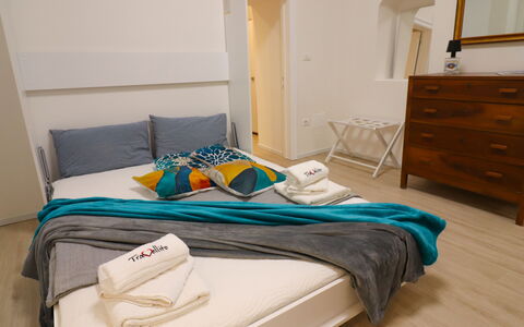 Penelope'S House Centro Storico: Mobilia, Interior Design, Pavimentazione, Pavimento, Camera Da Letto, Legna, Camera, Letto, Tessile, Appartamento