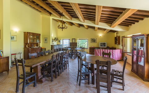 Villa Felice, Private Pool and Hills: Mobilia, Legna, Pavimentazione, Tavolo, Interior Design, Soffitto, Sedia, Cucina & Sala Da Pranzo Tavolo, Camera, Sala Da Pranzo