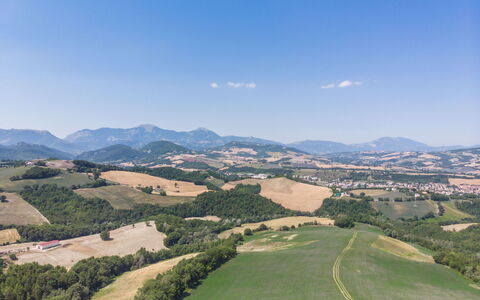 Villa Felice, Private Pool and Hills: Geografia Montane, Verde, Collina, Paesaggio Naturale, Pascolo, Montagna, Highland, Ecoregione, Paesaggio, Orizzonte