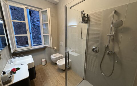 Casa Anna 13: Bagno, Idraulico Fixture, Pavimentazione, Pavimento, Interior Design, Vasca Da Bagno, Idraulico, Rubinetto, Gabinetto, Lavello