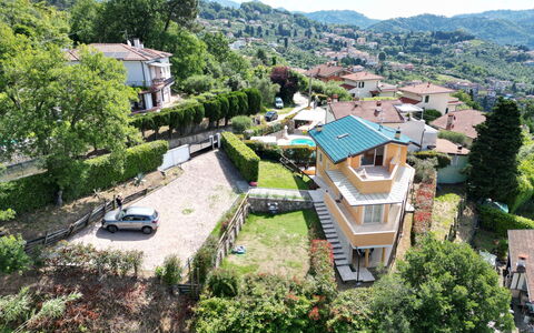 Appartamento Botrici: Casa, Tetto, Zona Residenziale, Hill Station, Balcone, Sobborgo, Villaggio, Eco Hotel, Paesino Di Montagna, Villa
