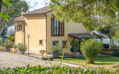 Casale Dolcemare: Casa, Arbusto, Villetta, Casa, Porta, Giardino, Estate, Landscaping, Cortile