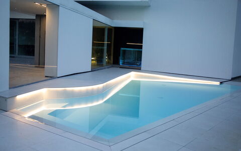 Villa Bilor Luxe: Materiale Composito, Design, Piscina, Ombra