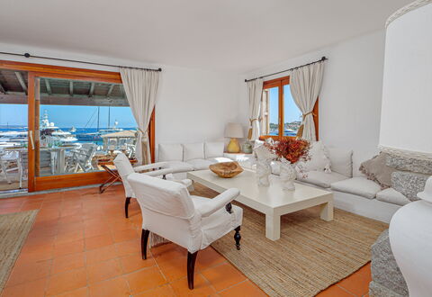 Residenza Rudalza: Mobilia, Tavolo, Pavimento, Sedia, Pavimentazione, Divano, Appartamento, Soggiorno, Cucina & Sala Da Pranzo Tavolo