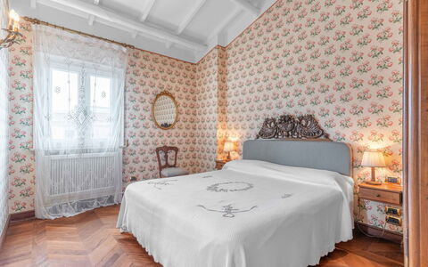 Villa Polistena: Camera Da Letto, Interior Design, Lenzuolo, Pavimento, Tessile, Pavimentazione, Letto, Biancheria, Bedding, Camera