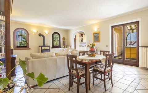 Dimora Lali: Mobilia, Interior Design, Pavimentazione, Soffitto, Tavolo, Pavimento, Camera, Sala Da Pranzo, Illuminazione, Cucina & Sala Da Pranzo Tavolo