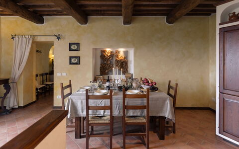 Villa Essiccatoio: Mobilia, Interior Design, Parete, Pavimentazione, Soffitto, Cucina & Sala Da Pranzo Tavolo, Pavimento, Tavolo, Sedia, Sala Da Pranzo
