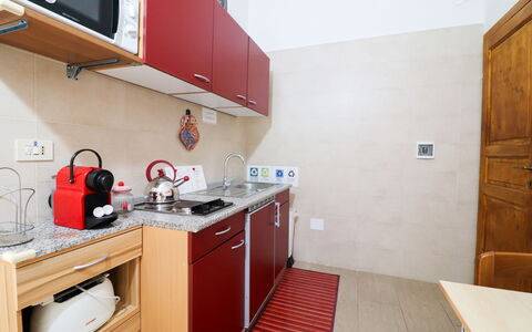 Kyma'S House: Elettrodomestico Da Cucina, Cucina, Apparecchio Major, Pavimentazione, Controsoffitto, Legna, Cabinetry, Lavandino Della Cucina, Mobilia, Pavimento
